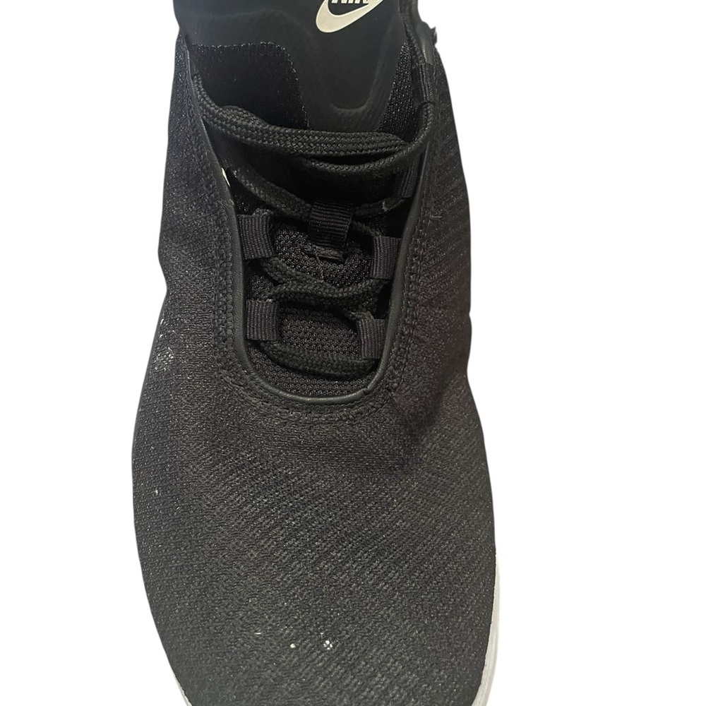SOLD; Nike Air Max Motion 2 Sneakers Black/White Women’s Size 8 - Picture 6 of 7